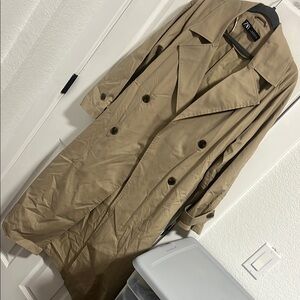 NWOT Zara Tan Trench Coat with Wide Lapels and oversized fit